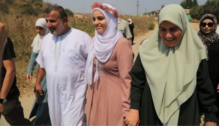 الإحتلال يفرج عن أسيرة من نابلس على حاجز سالم